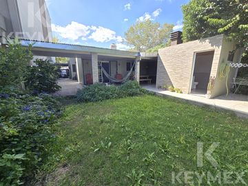 Casa en  Venta 3 dormitorios con jardín