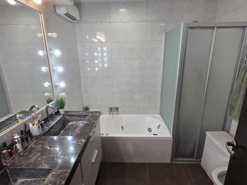Casa en  Venta 3 dormitorios con jardín