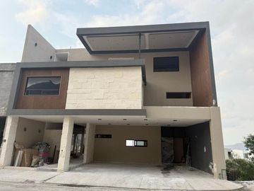 CASA EN VENTA EN CUMBRES ELITE PREMIER SECTOR ALPES