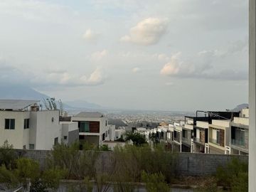 CASA EN VENTA EN CUMBRES ELITE PREMIER SECTOR ALPES