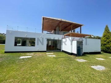 Venta de Hermosa Casa de Campo en Condominio Praderas de San Andrés