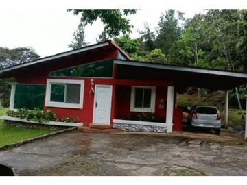 CASA CAMPESTRE / CERRO AZUL / 1400M2 / AMOBLADO / 3 HAB
