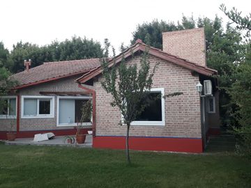 Neuquen. Venta Casa 2 dormitorios (suite) en una sola planta. Barrio Rincon Club de Campo