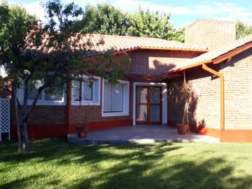 Neuquen. Venta Casa 2 dormitorios (suite) en una sola planta. Barrio Rincon Club de Campo