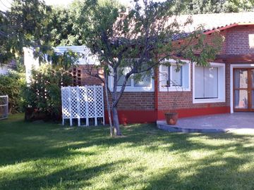 Neuquen. Venta Casa 2 dormitorios (suite) en una sola planta. Barrio Rincon Club de Campo