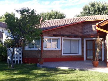 Neuquen. Venta Casa 2 dormitorios (suite) en una sola planta. Barrio Rincon Club de Campo