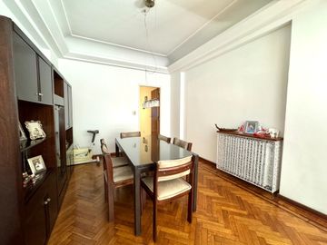 Venta 6 ambientes/Piso/2 cocheras/Impec/Reformado