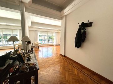 Venta 6 ambientes/Piso/2 cocheras/Impec/Reformado