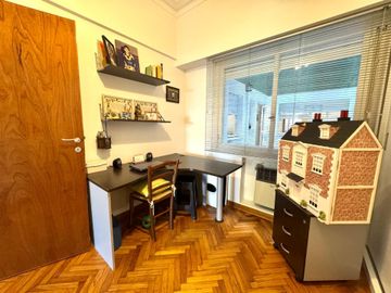 Venta 6 ambientes/Piso/2 cocheras/Impec/Reformado