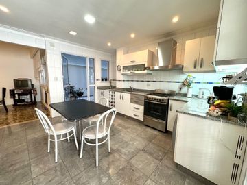 Venta 6 ambientes/Piso/2 cocheras/Impec/Reformado