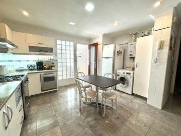 Venta 6 ambientes/Piso/2 cocheras/Impec/Reformado