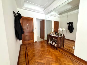 Venta 6 ambientes/Piso/2 cocheras/Impec/Reformado