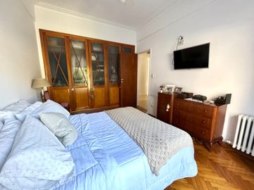 Venta 6 ambientes/Piso/2 cocheras/Impec/Reformado