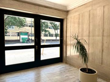 Venta 6 ambientes/Piso/2 cocheras/Impec/Reformado