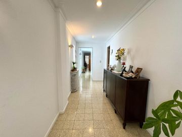 Venta 6 ambientes/Piso/2 cocheras/Impec/Reformado
