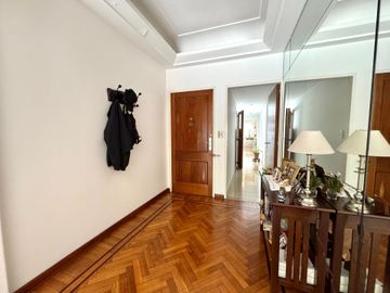Venta 6 ambientes/Piso/2 cocheras/Impec/Reformado