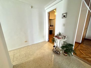 Venta 6 ambientes/Piso/2 cocheras/Impec/Reformado