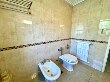 Venta 6 ambientes/Piso/2 cocheras/Impec/Reformado