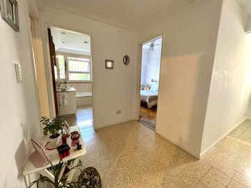 Venta 6 ambientes/Piso/2 cocheras/Impec/Reformado