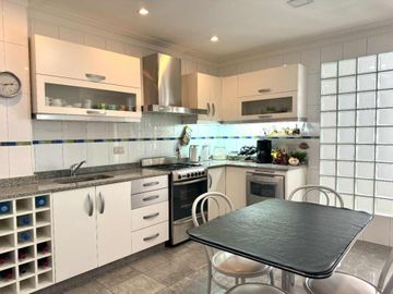 Venta 6 ambientes/Piso/2 cocheras/Impec/Reformado