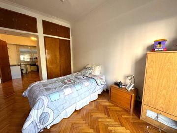 Venta 6 ambientes/Piso/2 cocheras/Impec/Reformado