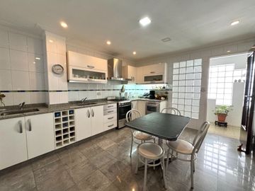 Venta 6 ambientes/Piso/2 cocheras/Impec/Reformado