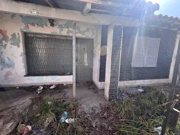 VENTA CASA 3 AMBIENTES - ISIDRO CASANOVA