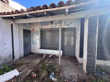 VENTA CASA 3 AMBIENTES - ISIDRO CASANOVA