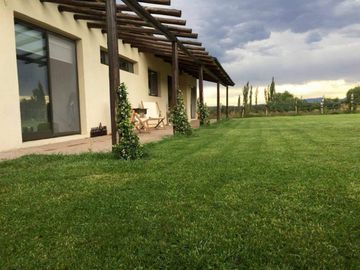 Oferta Vendo Casa Quinta amplia con 3200 m2 . Cuadro Benegas. San Rafael