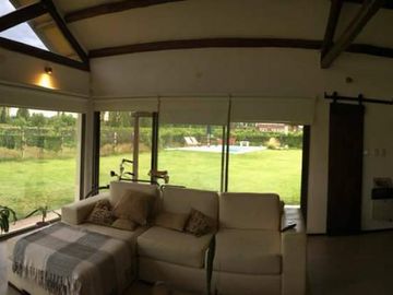 Oferta Vendo Casa Quinta amplia con 3200 m2 . Cuadro Benegas. San Rafael