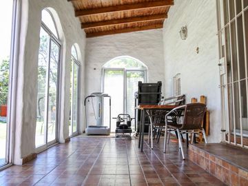 ESPECTACULAR CASA MAS TERRENO CON DOS LOCALES