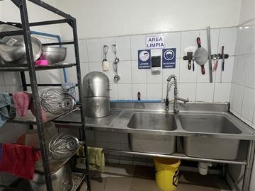 Local Comercial en Venta en Patente Industrial. Fábrica De Empanadas - Panadería - Pastelería - Distribución De Huevos