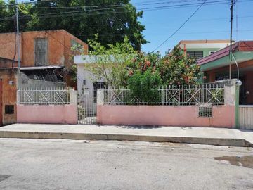 En venta casa para remodelar en el barrio de Santa Ana, Centro de Mérida.