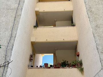 Departamento sobre San Jacinto frente al parque San Rafael