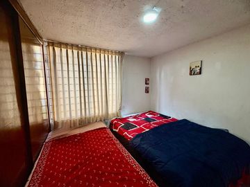 Departamento sobre San Jacinto frente al parque San Rafael