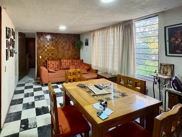 Departamento sobre San Jacinto frente al parque San Rafael