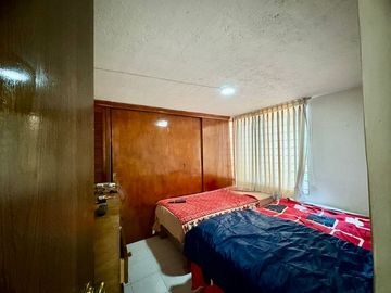 Departamento sobre San Jacinto frente al parque San Rafael