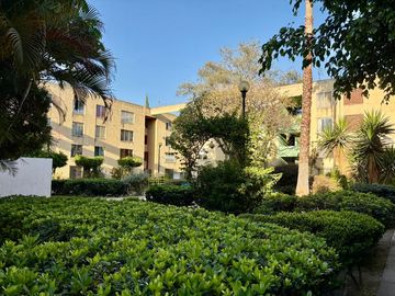 Departamento sobre San Jacinto frente al parque San Rafael