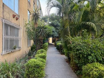 Departamento sobre San Jacinto frente al parque San Rafael