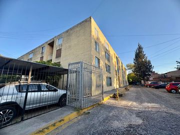Departamento sobre San Jacinto frente al parque San Rafael