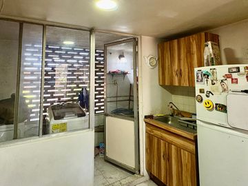 Departamento sobre San Jacinto frente al parque San Rafael