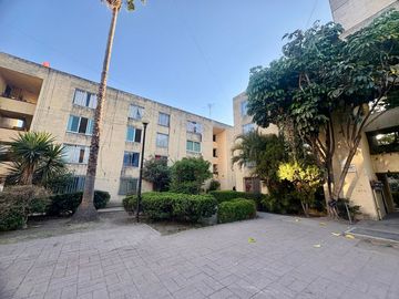 Departamento sobre San Jacinto frente al parque San Rafael