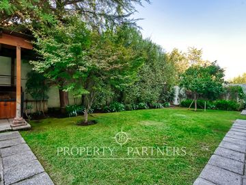 Venta Hermoso Departamento con Jardín La Reina Alta, gran conectividad.