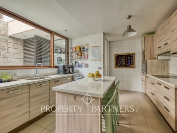 Venta de Hermosa casa mediterránea en Condominio La Reina Alta.