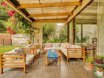 Venta de Hermosa casa mediterránea en Condominio La Reina Alta.