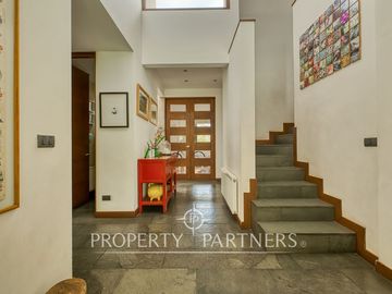 Venta de Hermosa casa mediterránea en Condominio La Reina Alta.