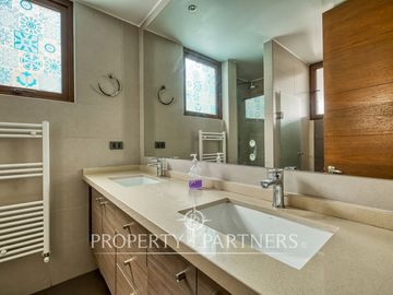 Venta de Hermosa casa mediterránea en Condominio La Reina Alta.