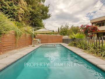 Venta de Hermosa casa mediterránea en Condominio La Reina Alta.