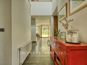 Venta de Hermosa casa mediterránea en Condominio La Reina Alta.