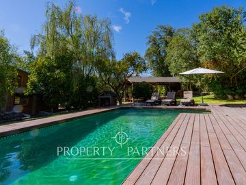 Parcela Llena de Luz y Espacios Abiertos en exclusivo y seguro condominio La Rinconada del Principal, Pirque (con piscina, quincho y un gran jardín)